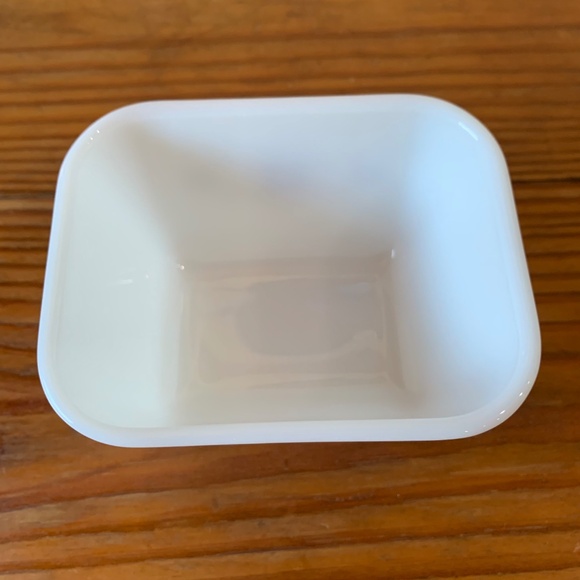 Vintage Pyrex Golden Snowflake Refrigerator Dish (1 1/2 Cup) - Picture 4 of 6